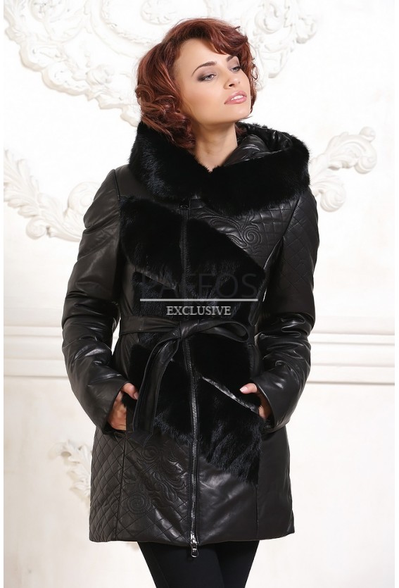 Кожаная черная куртка с мехом
