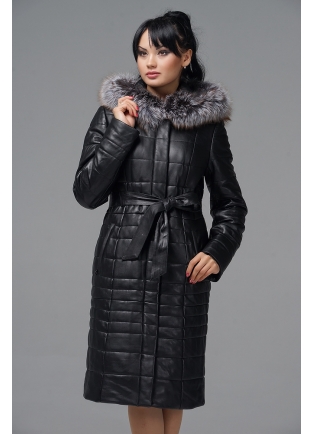 Женское пальто с красивым мехом