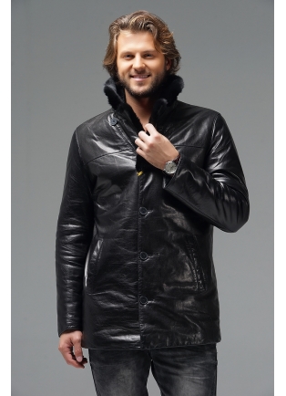 Черная кожаная куртка с карманами Зима