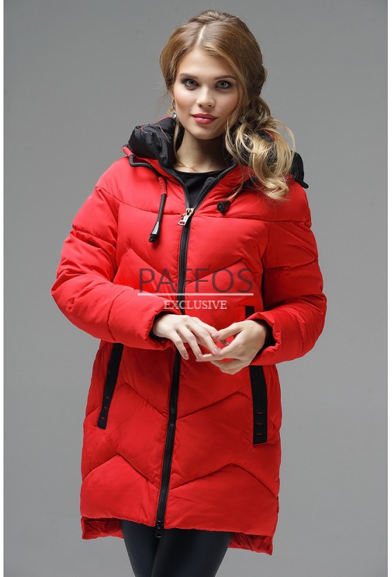Красная женская куртка