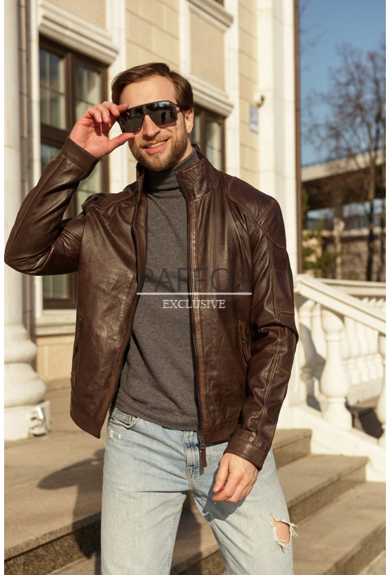 Мужская куртка коричневого цвета
