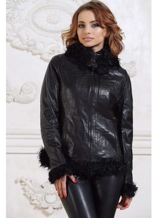 Черная кожаная куртка с мехом каракуля
