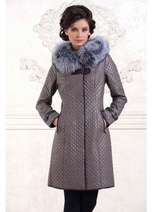Стеганное кожаное пальто с мехом чернобурки