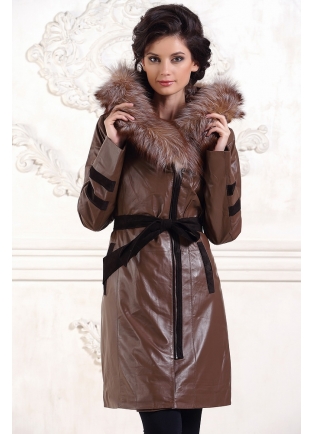 Женское коричневое пальто с черными элементами