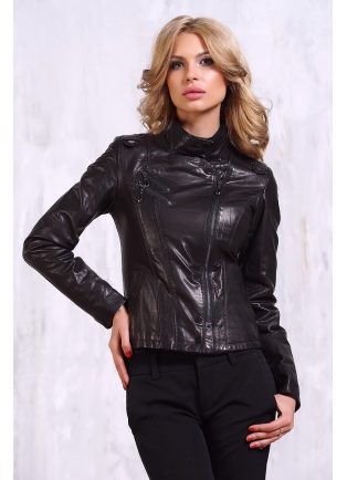 Черная женская кожаная куртка