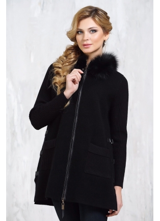 Женское пальто с вязанными рукавами