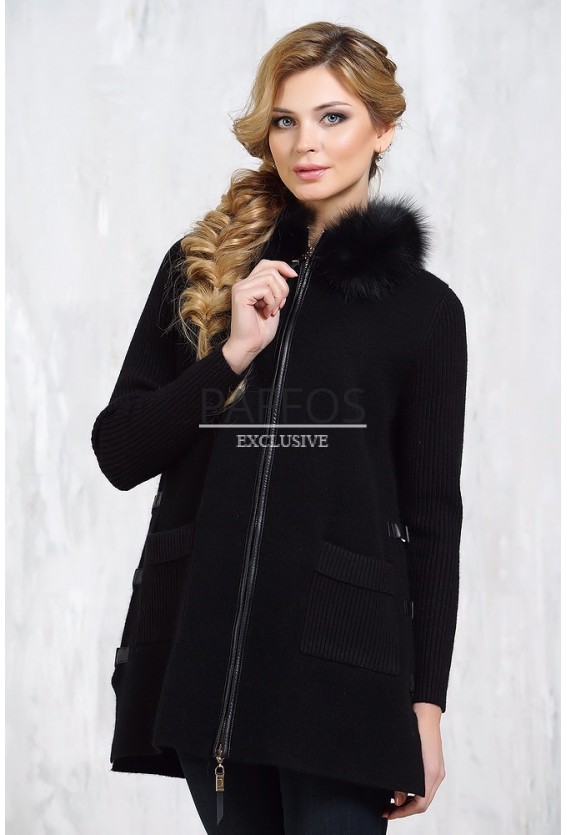 Женское пальто с вязанными рукавами