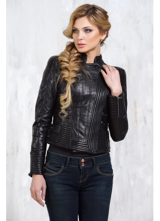 Женская куртка черного цвета