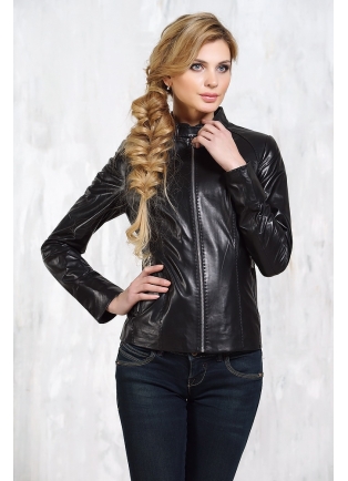 Женская черная кожаная куртка 