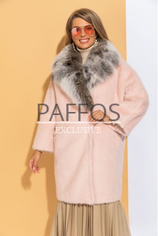 Розовое пальто из шерсти