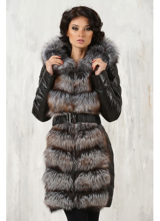Стильная зимняя куртка с мехом чернобурки