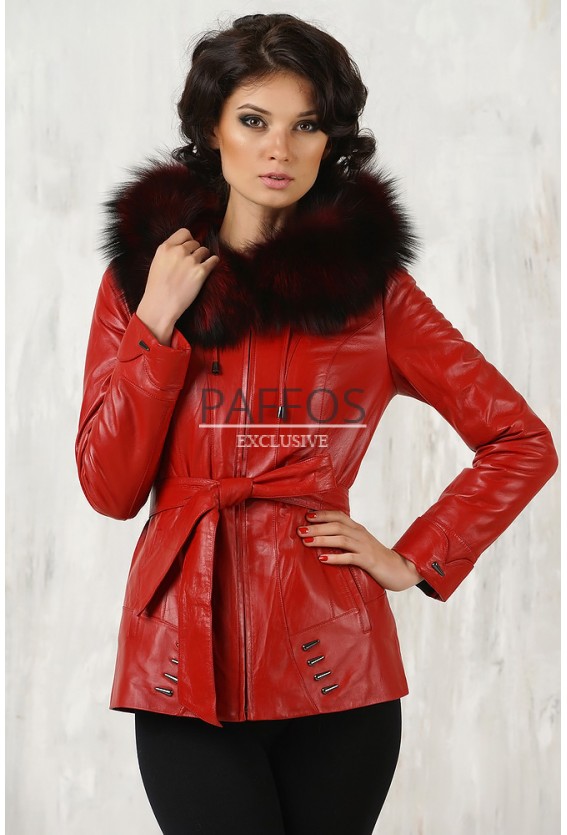 Женская красная кожаная куртка с мехом