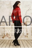 Красная женская куртка из кожи